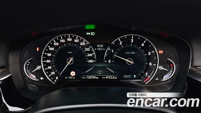 BMW 5 Series 2019 — ფოტო 8/20