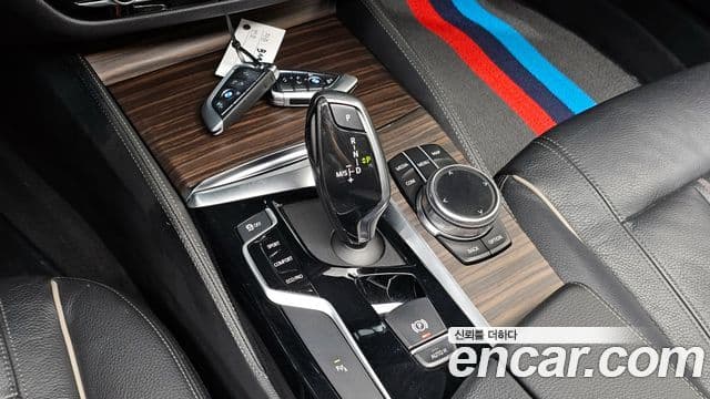 BMW 5 Series 2019 — ფოტო 9/20