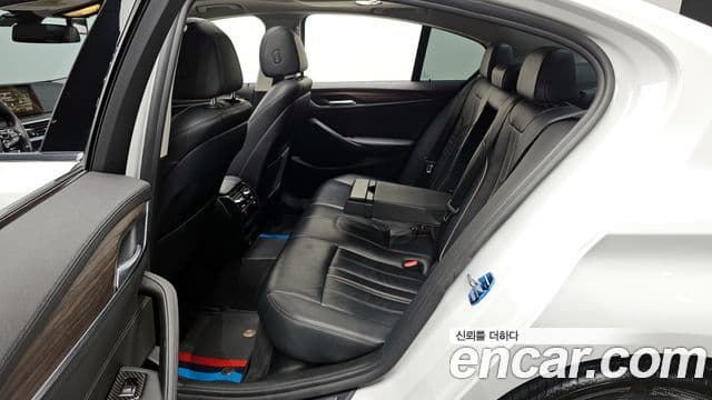 BMW 5 Series 2019 — фото 11 из 20