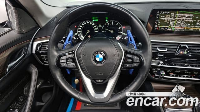 BMW 5 Series 2019 — ფოტო 12/20