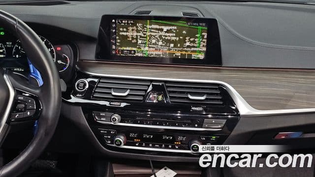 BMW 5 Series 2019 — ფოტო 13/20