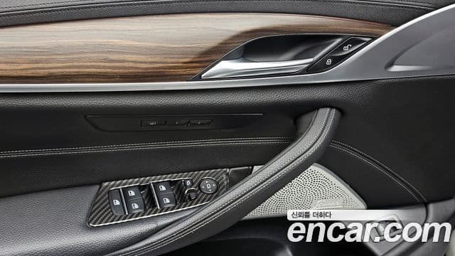 BMW 5 Series 2019 — фото 20 из 20
