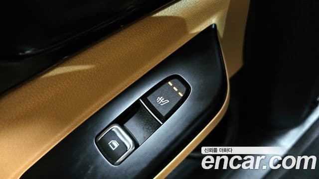 Kia Carnival 2022 — ფოტო 17/20