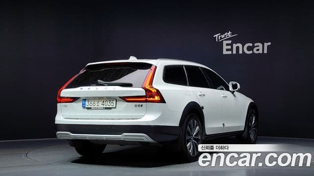 Volvo V90 Cross Country 2021 — Фото 2/20
