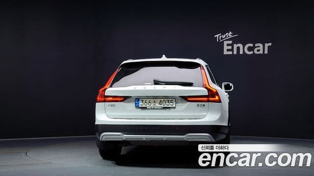 Volvo V90 Cross Country 2021 — Фото 4/20