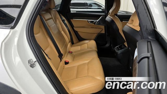 Volvo V90 Cross Country 2021 — Фото 11/20