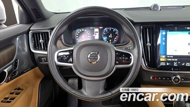 Volvo V90 Cross Country 2021 — Фото 12/20