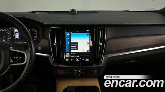 Volvo V90 Cross Country 2021 — Фото 13/20