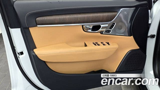 Volvo V90 Cross Country 2021 — Photo 1/32
