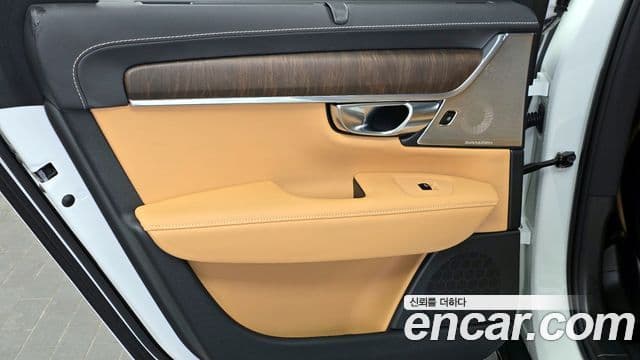 Volvo V90 Cross Country 2021 — Photo 2/32