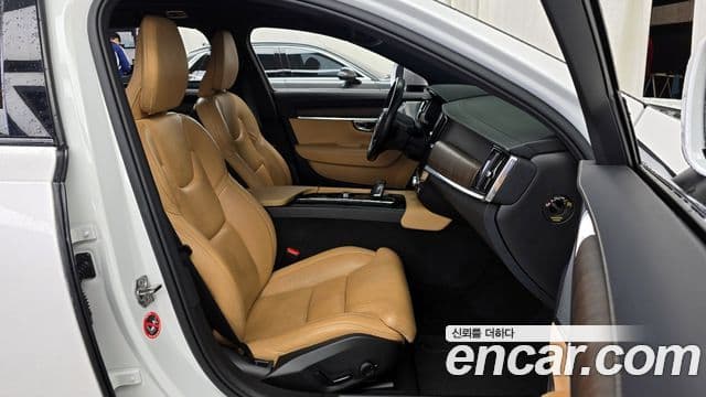 Volvo V90 Cross Country 2021 — Photo 32/32