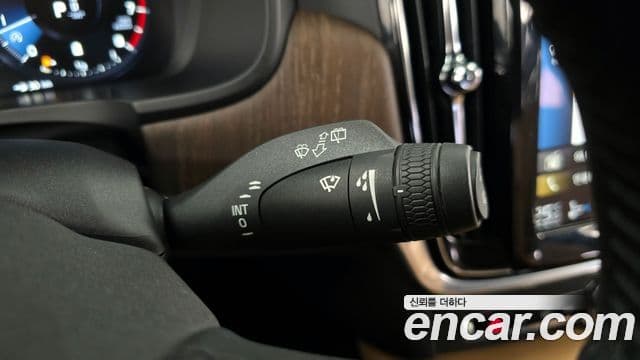 Volvo V90 Cross Country 2021 — Photo 22/32