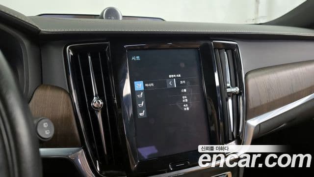 Volvo V90 Cross Country 2021 — Photo 26/32