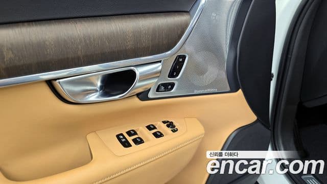 Volvo V90 Cross Country 2021 — Photo 16/32