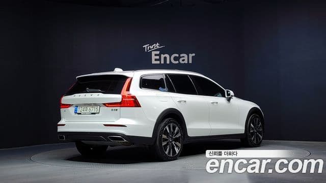 Volvo V60 Cross Country 2022 — Photo 4/20