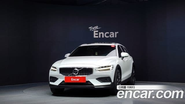 Volvo V60 Cross Country 2022 — Photo 12/20