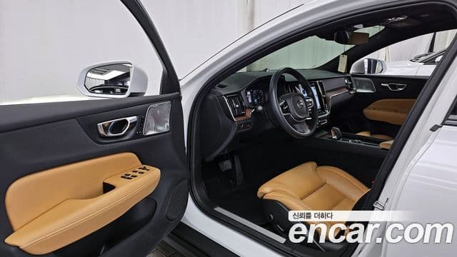Volvo V60 Cross Country 2022 — Photo 17/20
