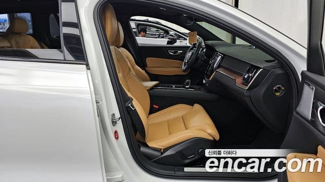Volvo V60 Cross Country 2022 — Photo 13/20