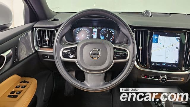 Volvo V60 Cross Country 2022 — Photo 18/20