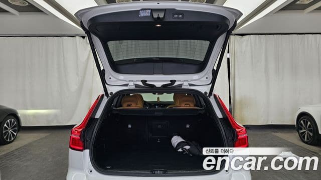 Volvo V60 Cross Country 2022 — Photo 6/20