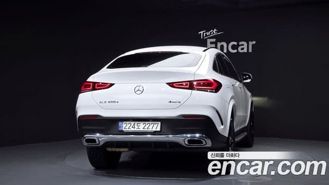 Mercedes-Benz GLE-Class 2021 — Photo 3/20