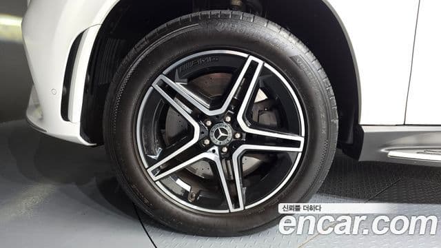 Mercedes-Benz GLE-Class 2021 — Photo 14/20