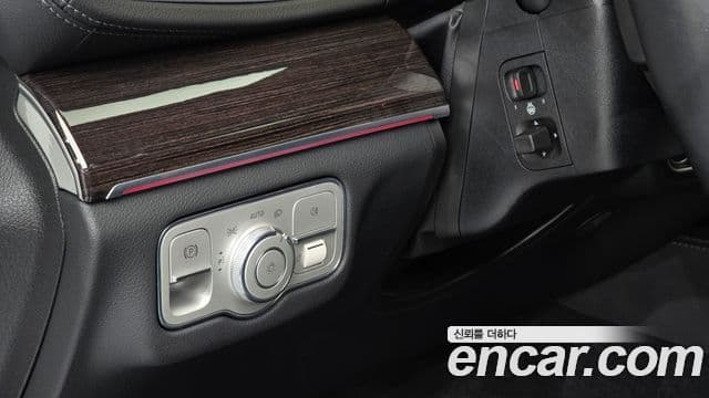 Mercedes-Benz GLE-Class 2021 — Photo 17/20