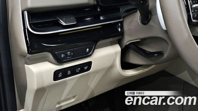 Kia Carnival 2024 — Фото 17/20