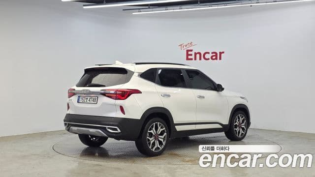 Kia Seltos 2022 — ფოტო 2/20