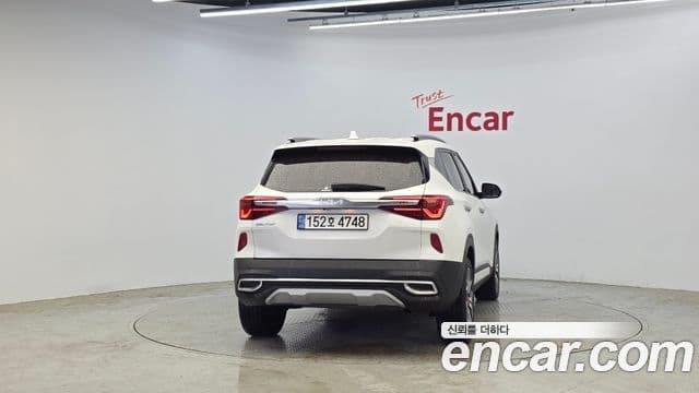 Kia Seltos 2022 — ფოტო 4/20