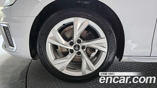 Audi A4 2021 — ფოტო 5/20