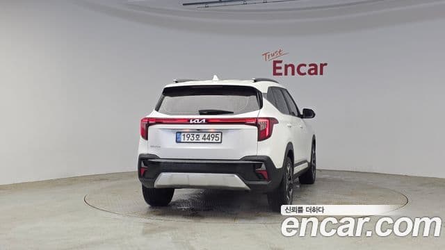 Kia Seltos 2022 — ფოტო 4/20