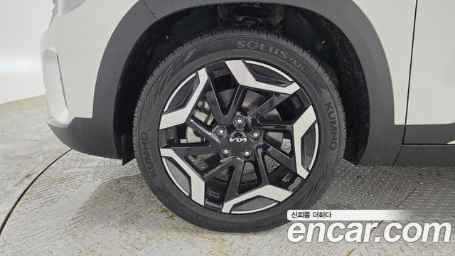Kia Seltos 2022 — ფოტო 5/20