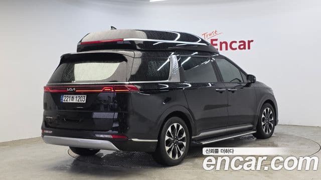 Kia Carnival 2023 — ფოტო 2/20
