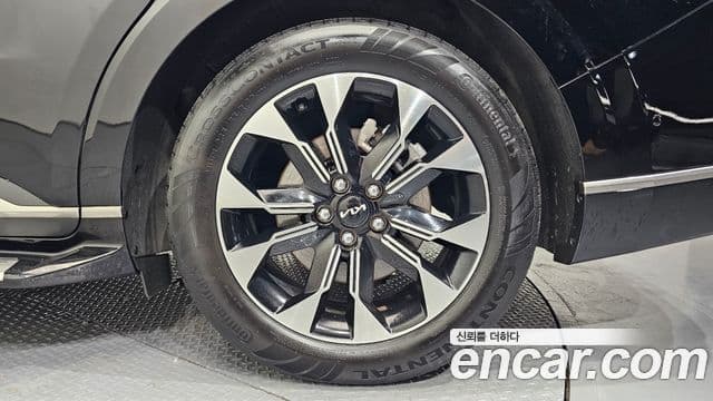 Kia Carnival 2022 — ფოტო 23/31