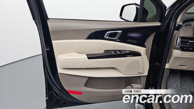 Kia Carnival 2022 — ფოტო 1/31