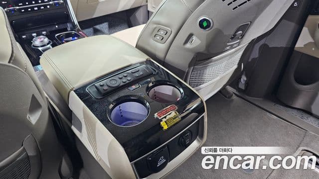 Kia Carnival 2022 — ფოტო 20/31