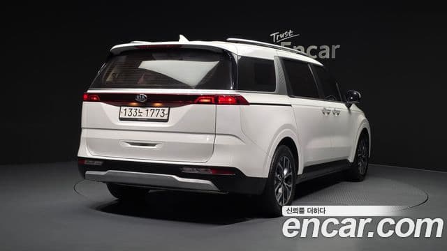 Kia Carnival 2020 — ფოტო 2/20