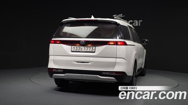 Kia Carnival 2020 — ფოტო 4/20