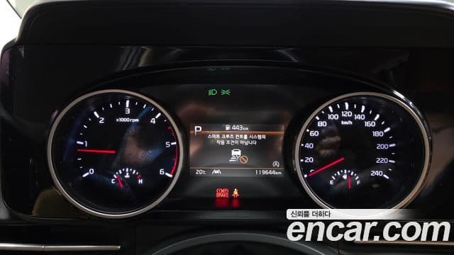 Kia Carnival 2020 — ფოტო 8/20