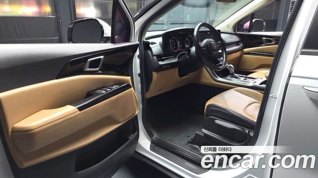 Kia Carnival 2020 — ფოტო 10/20