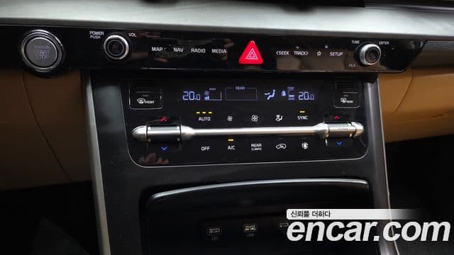 Kia Carnival 2020 — ფოტო 17/20