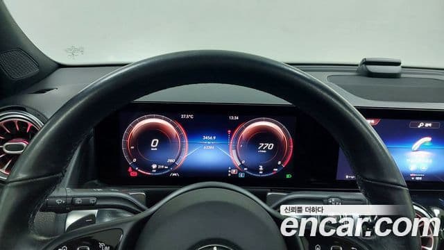 Mercedes-Benz GLB-Class 2021 — Şəkil 7/17