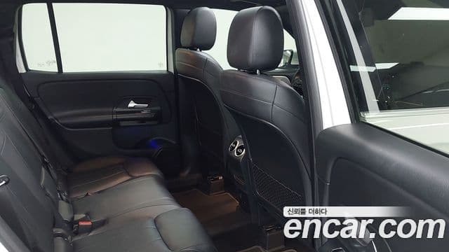 Mercedes-Benz GLB-Class 2021 — Şəkil 9/17