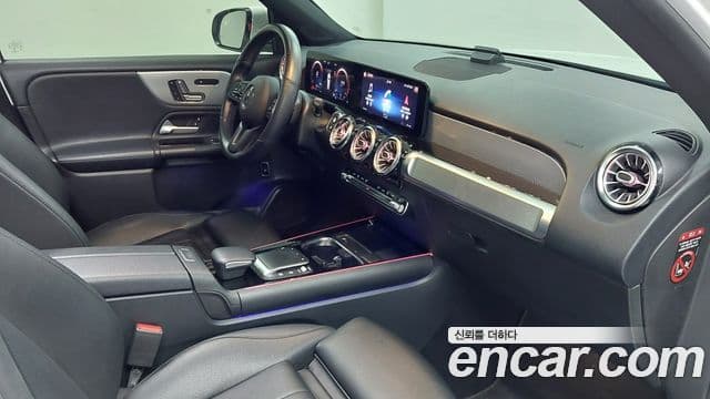Mercedes-Benz GLB-Class 2021 — Şəkil 13/17