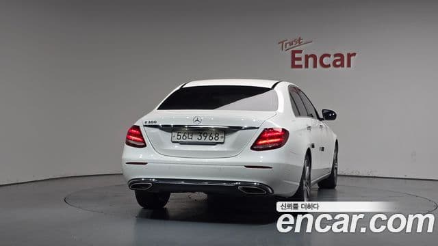 Mercedes-Benz E-Class 2018 — ფოტო 4/20