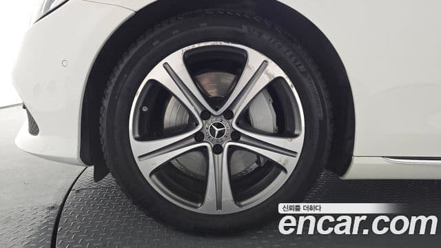 Mercedes-Benz E-Class 2018 — ფოტო 5/20