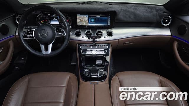 Mercedes-Benz E-Class 2018 — ფოტო 7/20
