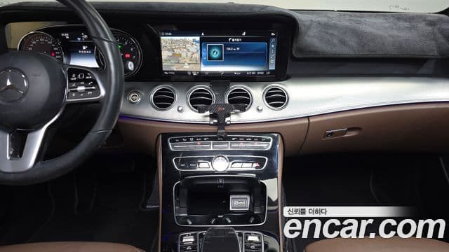 Mercedes-Benz E-Class 2018 — ფოტო 14/20
