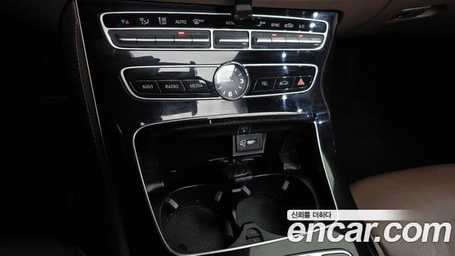 Mercedes-Benz E-Class 2018 — ფოტო 17/20